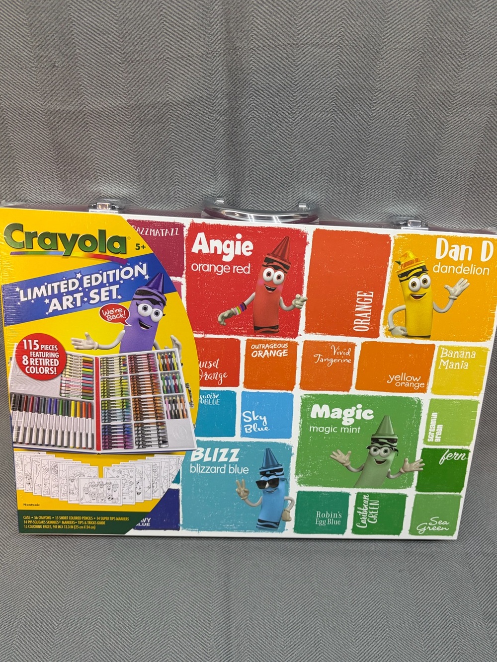 NWT Crayola limited edition art set 115 piece featuring eight retired colors